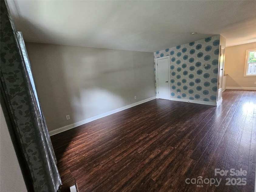 307 French Street, Charlotte, NC 28216.  MLS# CAR4291952, YatesRealty ID 7533. 