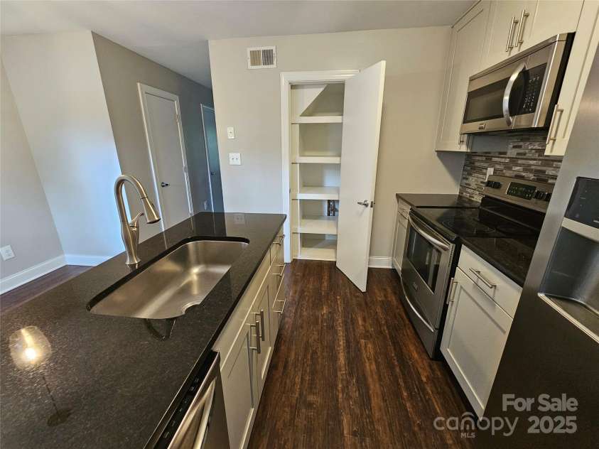 307 French Street, Charlotte, NC 28216.  MLS# CAR4291952, YatesRealty ID 7533. 