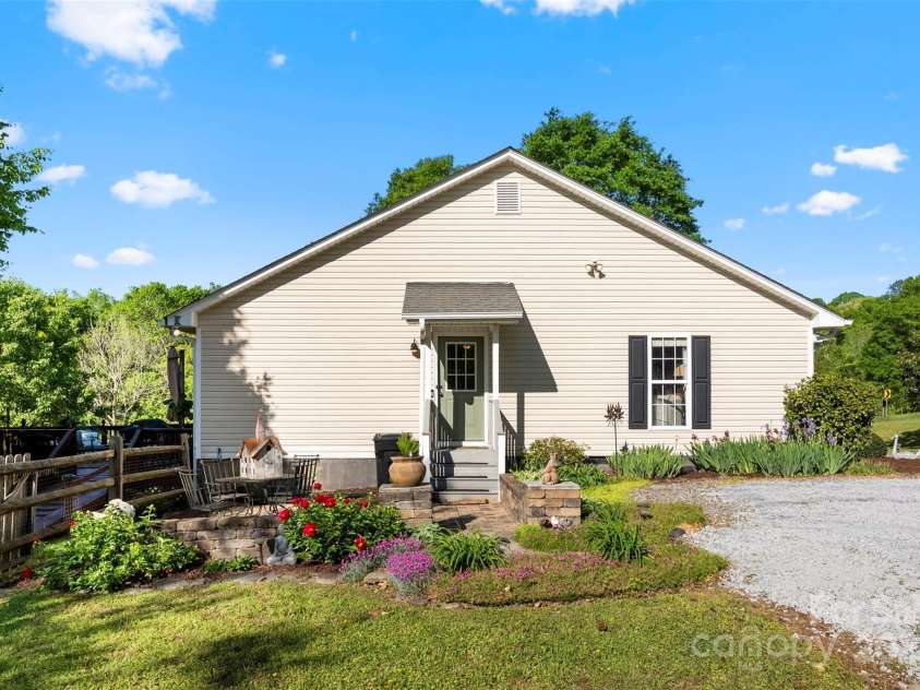 459 Cramerton Road, Gastonia, NC 28056.  MLS# CAR4248208, YatesRealty ID 7534. 