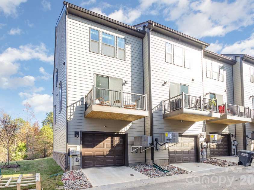 144 Millsbee Lane, Charlotte, NC 28205.  MLS# CAR4345179, YatesRealty ID 7535. 