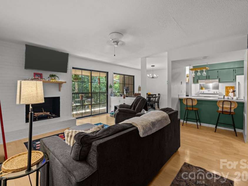 11069 Cedar View Road, Charlotte, NC 28226.  MLS# CAR4345700, YatesRealty ID 7536. 