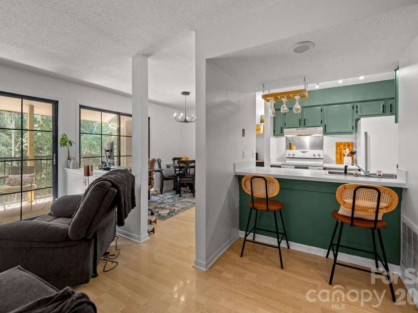11069 Cedar View Road, Charlotte, NC 28226.  MLS# CAR4345700, YatesRealty ID 7536. 