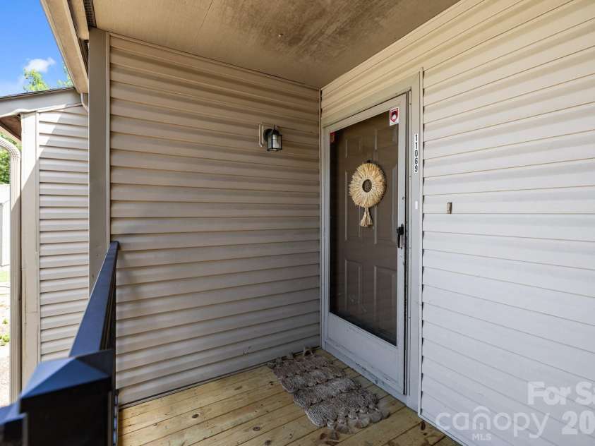 11069 Cedar View Road, Charlotte, NC 28226.  MLS# CAR4345700, YatesRealty ID 7536. 