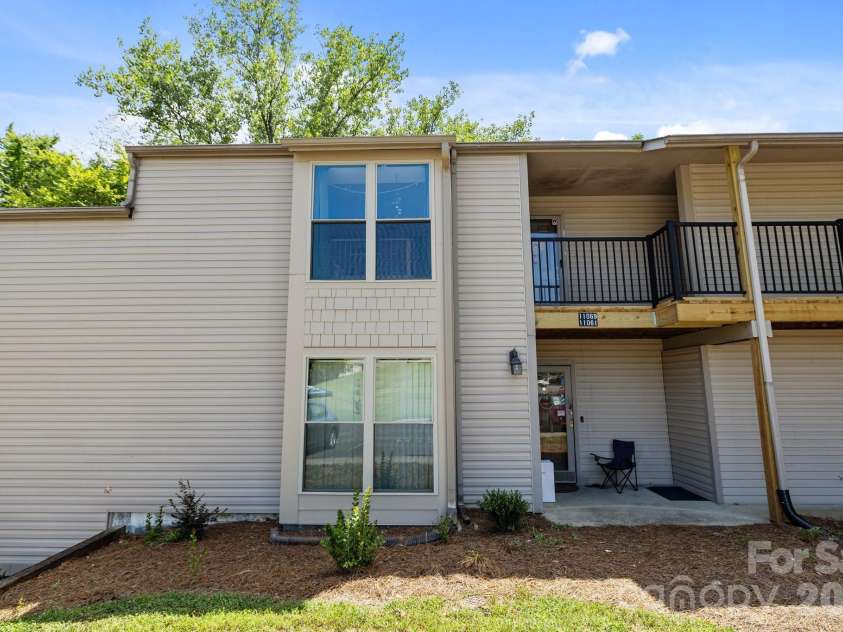 11069 Cedar View Road, Charlotte, NC 28226.  MLS# CAR4345700, YatesRealty ID 7536. 