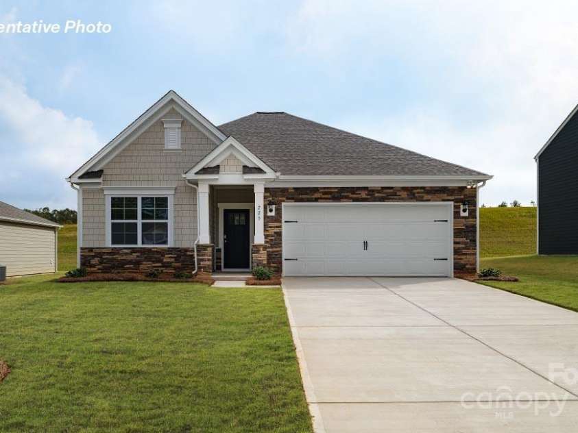 1400 6th Street, Hickory, NC 28601.  MLS# CAR4217223, YatesRealty ID 7536. 