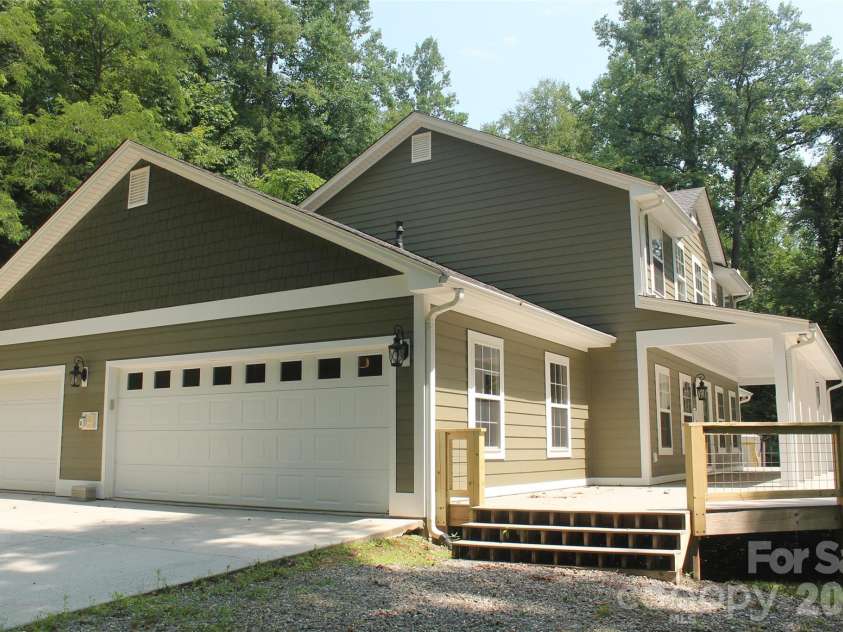 166 Jay Bird Drive, Sylva, NC 28779.  MLS# CAR4289946, YatesRealty ID 7537. 