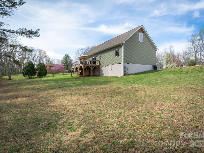138 Lee Drive, Marion, NC 28752.  MLS# CAR4243601, YatesRealty ID 7539. 