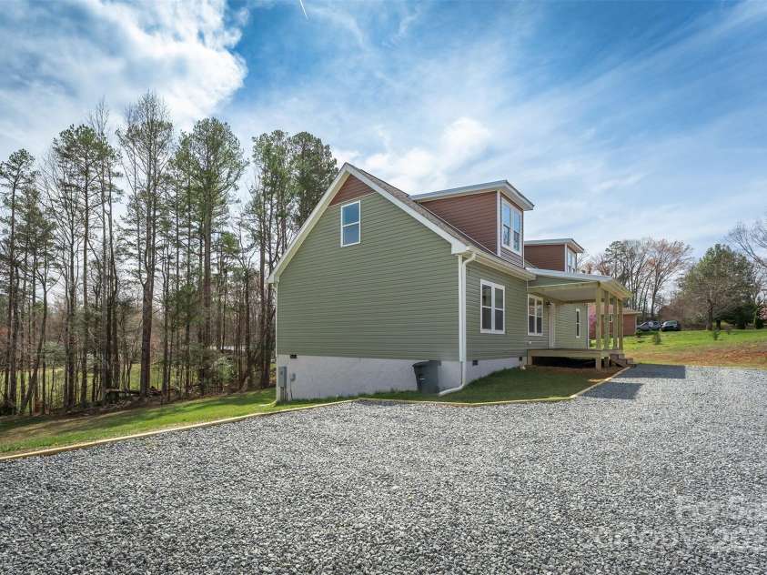 138 Lee Drive, Marion, NC 28752.  MLS# CAR4243601, YatesRealty ID 7539. 