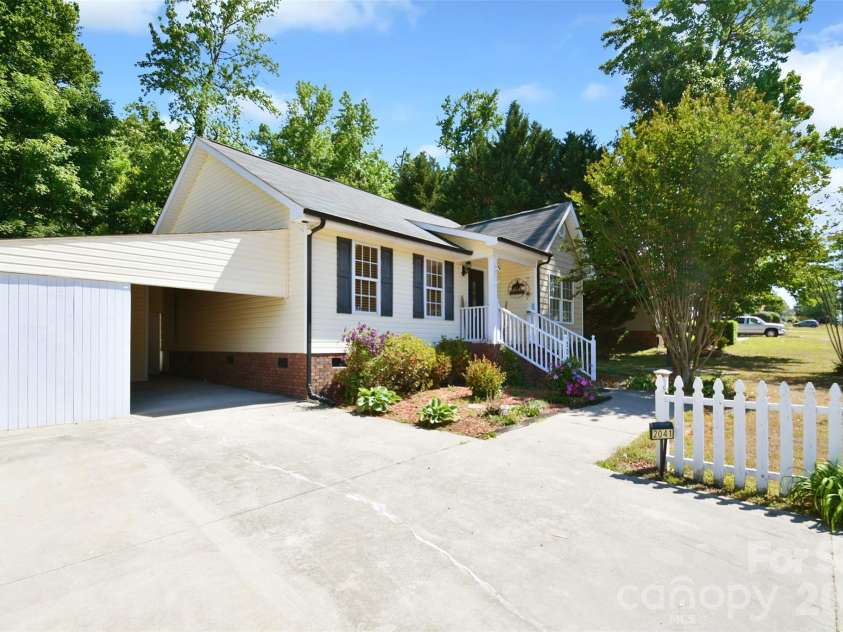 2041 Brantley Creek Drive, Kannapolis, NC 28083.  MLS# CAR4379121, YatesRealty ID 7539. 