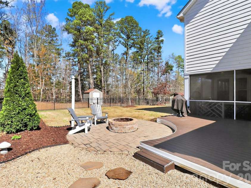 1818 Sutter Creek Drive, Waxhaw, NC 28173.  MLS# CAR4359258, YatesRealty ID 7541. Fire Pit