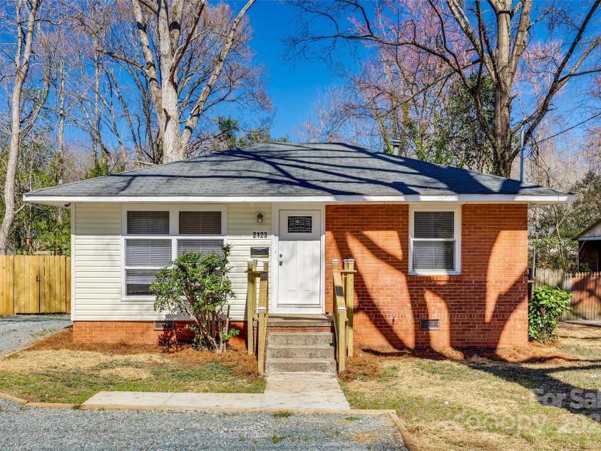 2123 Purser Drive, Charlotte, NC 28215.  MLS# CAR4227473, YatesRealty ID 7542. 