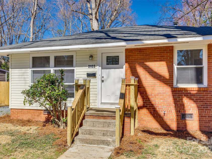 2123 Purser Drive, Charlotte, NC 28215.  MLS# CAR4227473, YatesRealty ID 7542. 