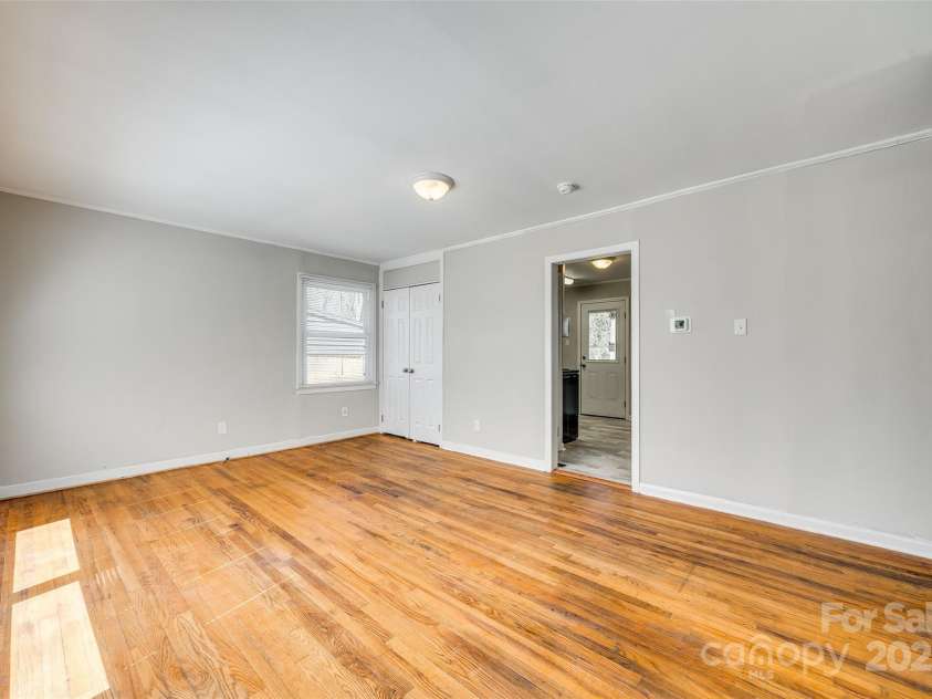 2123 Purser Drive, Charlotte, NC 28215.  MLS# CAR4227473, YatesRealty ID 7542. 