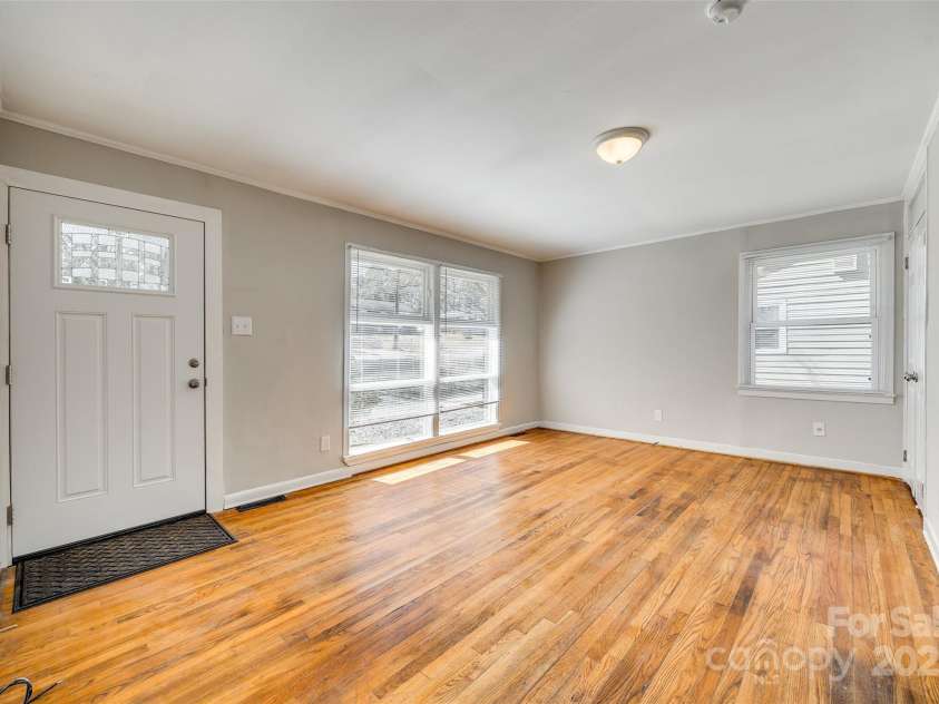 2123 Purser Drive, Charlotte, NC 28215.  MLS# CAR4227473, YatesRealty ID 7542. 