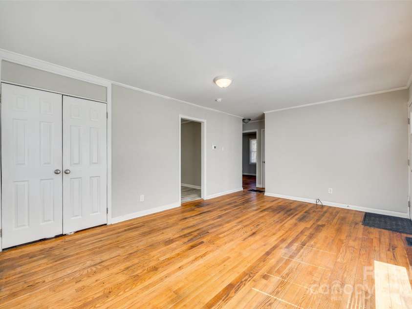 2123 Purser Drive, Charlotte, NC 28215.  MLS# CAR4227473, YatesRealty ID 7542. 