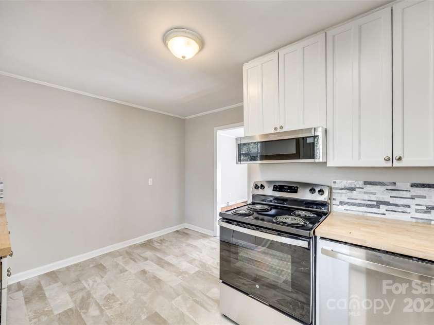 2123 Purser Drive, Charlotte, NC 28215.  MLS# CAR4227473, YatesRealty ID 7542. 