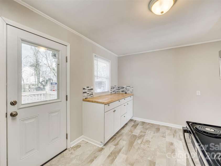 2123 Purser Drive, Charlotte, NC 28215.  MLS# CAR4227473, YatesRealty ID 7542. 