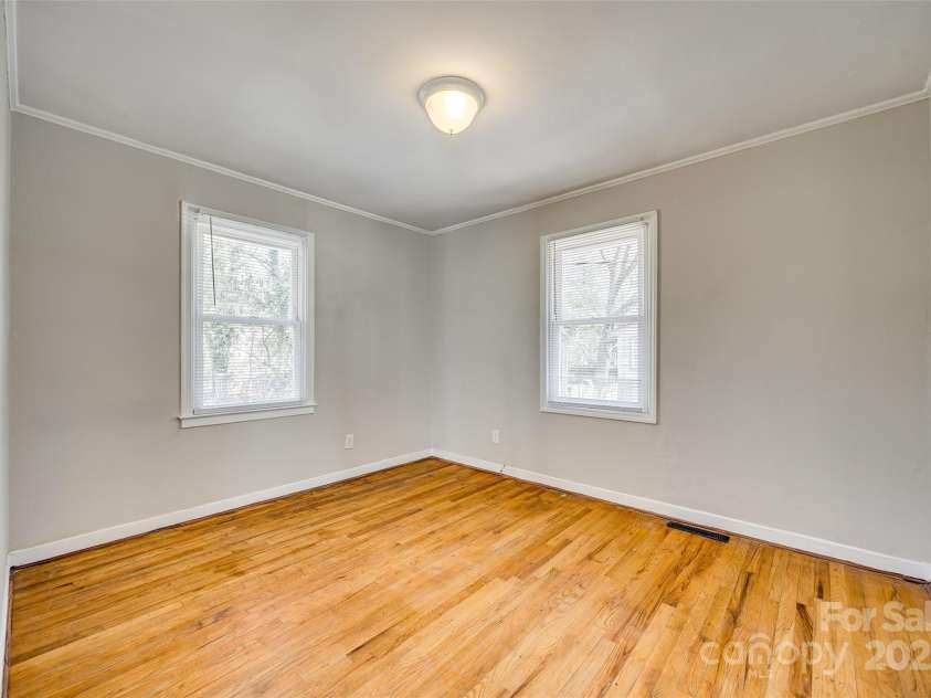 2123 Purser Drive, Charlotte, NC 28215.  MLS# CAR4227473, YatesRealty ID 7542. 