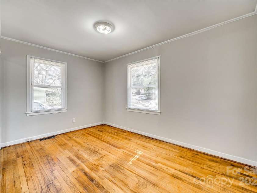 2123 Purser Drive, Charlotte, NC 28215.  MLS# CAR4227473, YatesRealty ID 7542. 