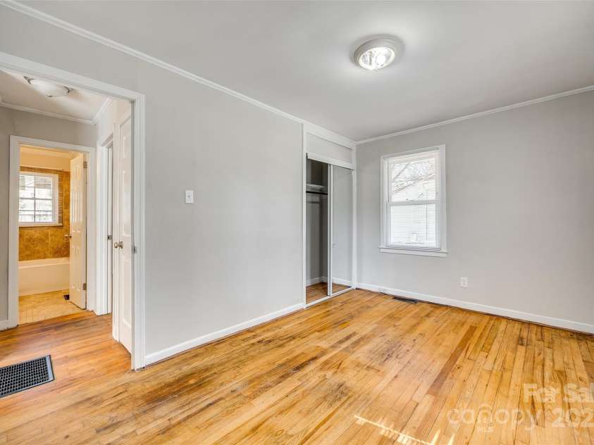 2123 Purser Drive, Charlotte, NC 28215.  MLS# CAR4227473, YatesRealty ID 7542. 