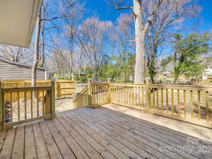 2123 Purser Drive, Charlotte, NC 28215.  MLS# CAR4227473, YatesRealty ID 7542. 