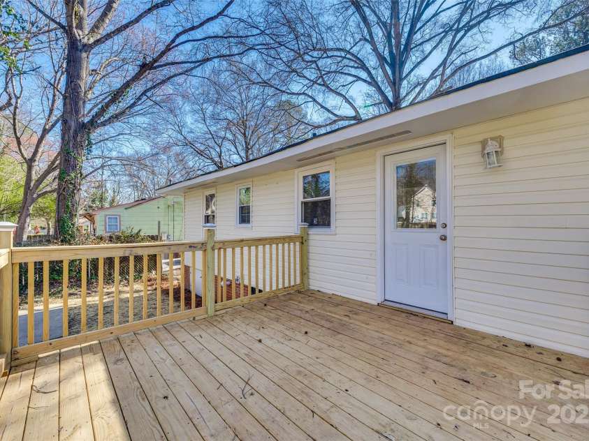 2123 Purser Drive, Charlotte, NC 28215.  MLS# CAR4227473, YatesRealty ID 7542. 