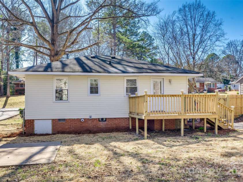 2123 Purser Drive, Charlotte, NC 28215.  MLS# CAR4227473, YatesRealty ID 7542. 