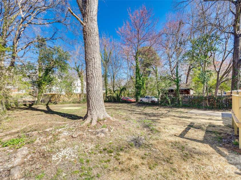 2123 Purser Drive, Charlotte, NC 28215.  MLS# CAR4227473, YatesRealty ID 7542. 