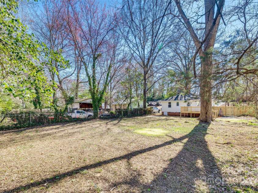 2123 Purser Drive, Charlotte, NC 28215.  MLS# CAR4227473, YatesRealty ID 7542. 