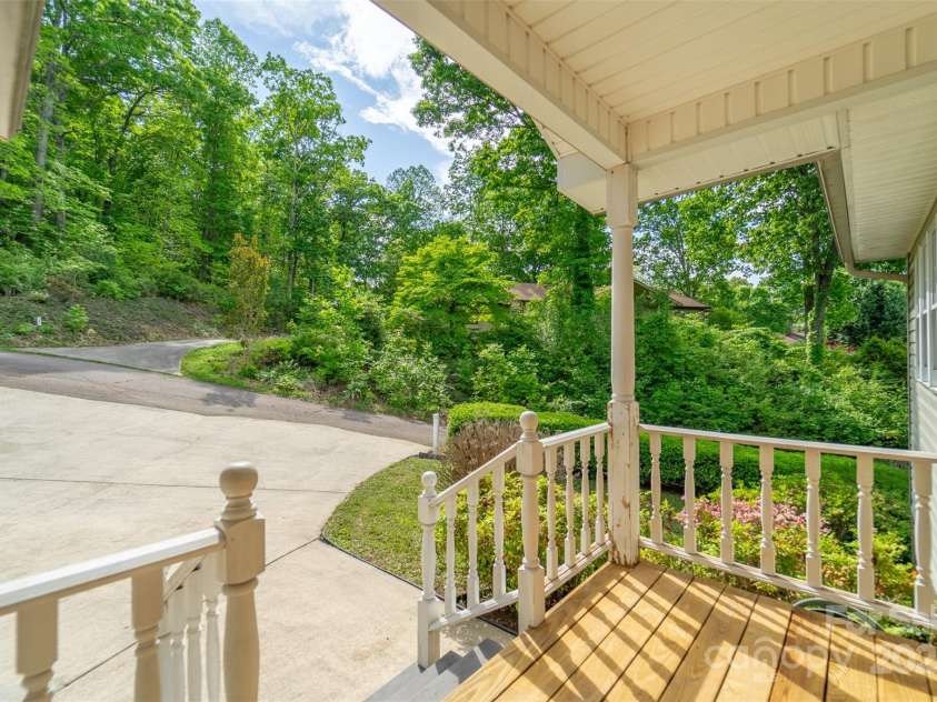 132 Mountain Circle, Franklin, NC 28734.  MLS# CAR4151960, YatesRealty ID 7543. 