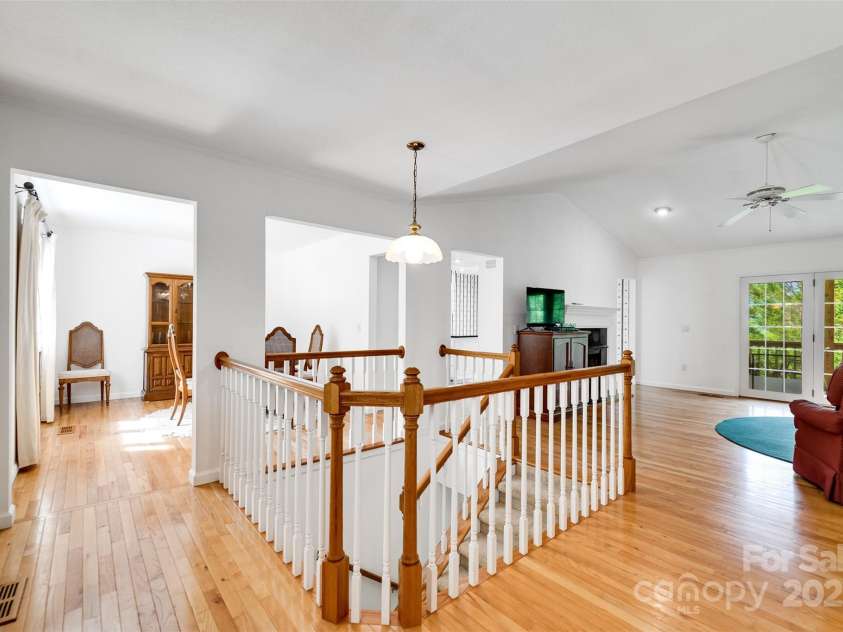 132 Mountain Circle, Franklin, NC 28734.  MLS# CAR4151960, YatesRealty ID 7543. 