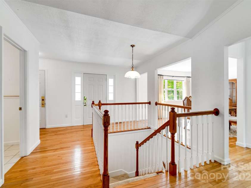 132 Mountain Circle, Franklin, NC 28734.  MLS# CAR4151960, YatesRealty ID 7543. 