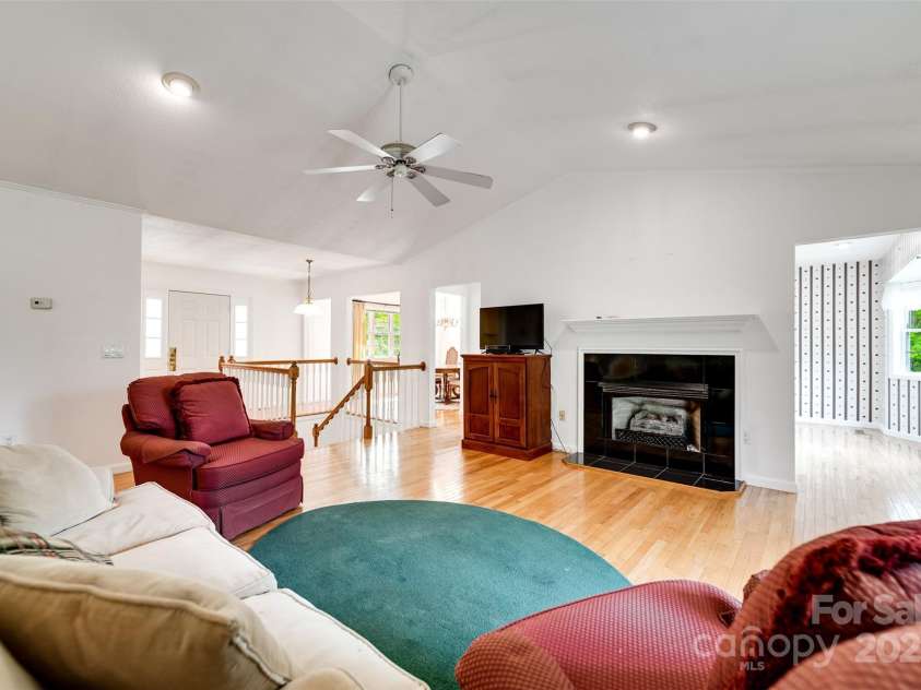 132 Mountain Circle, Franklin, NC 28734.  MLS# CAR4151960, YatesRealty ID 7543. 