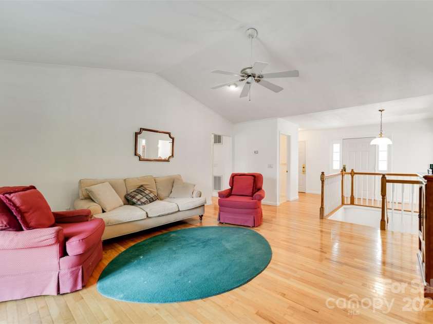 132 Mountain Circle, Franklin, NC 28734.  MLS# CAR4151960, YatesRealty ID 7543. 