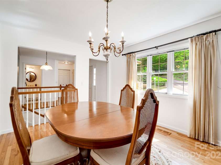132 Mountain Circle, Franklin, NC 28734.  MLS# CAR4151960, YatesRealty ID 7543. 