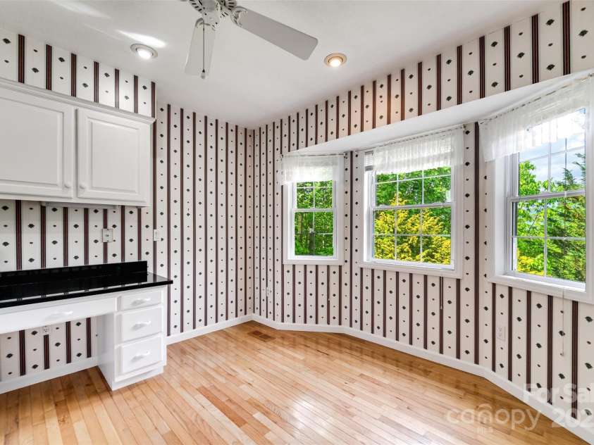 132 Mountain Circle, Franklin, NC 28734.  MLS# CAR4151960, YatesRealty ID 7543. 
