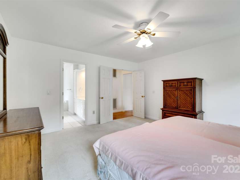 132 Mountain Circle, Franklin, NC 28734.  MLS# CAR4151960, YatesRealty ID 7543. 