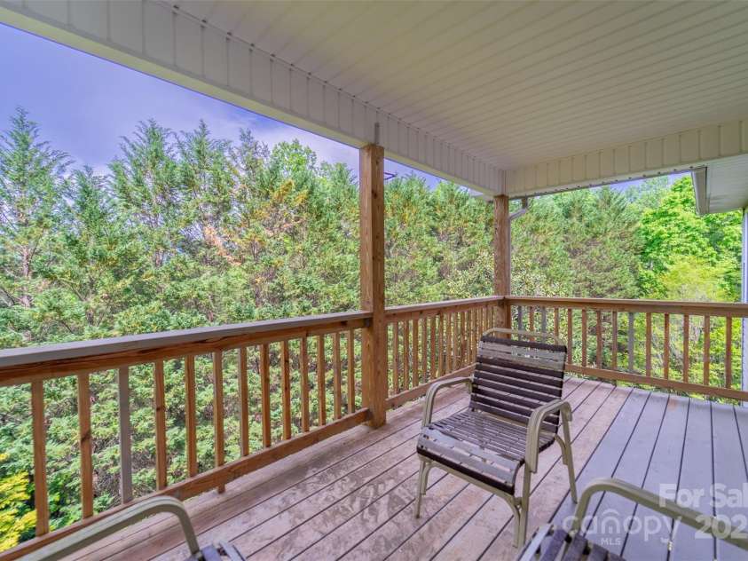 132 Mountain Circle, Franklin, NC 28734.  MLS# CAR4151960, YatesRealty ID 7543. 