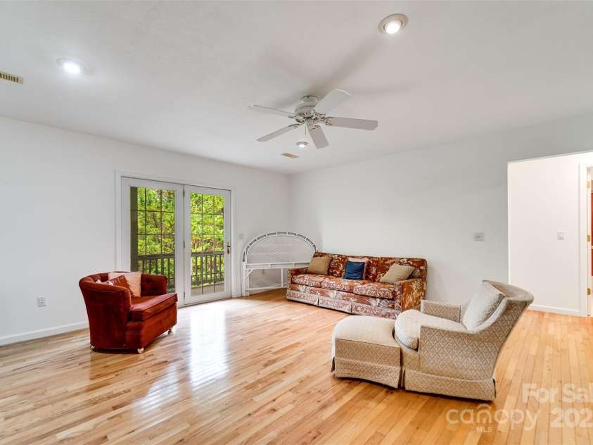 132 Mountain Circle, Franklin, NC 28734.  MLS# CAR4151960, YatesRealty ID 7543. 