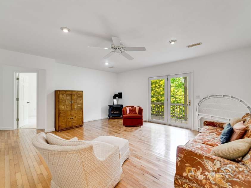 132 Mountain Circle, Franklin, NC 28734.  MLS# CAR4151960, YatesRealty ID 7543. 