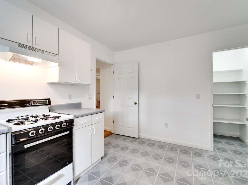 132 Mountain Circle, Franklin, NC 28734.  MLS# CAR4151960, YatesRealty ID 7543. 