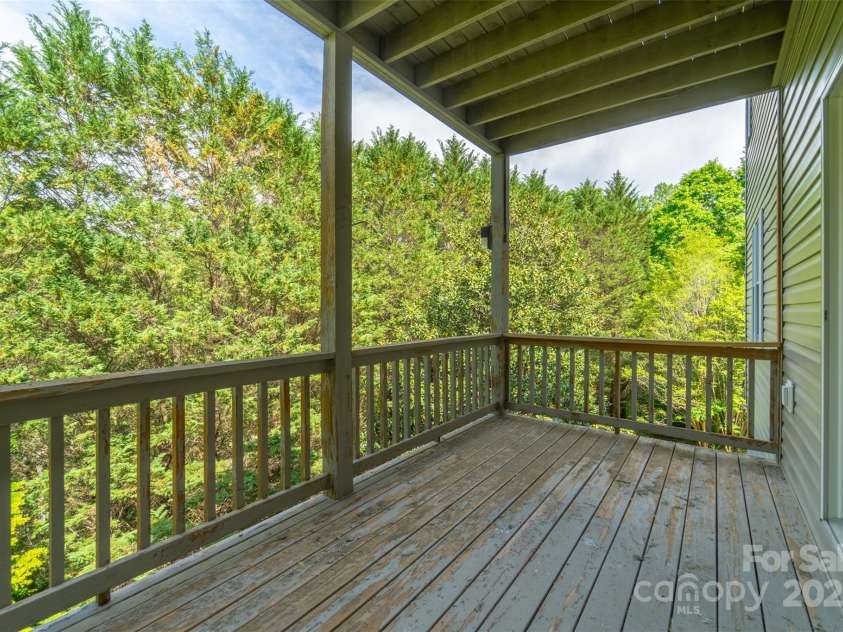132 Mountain Circle, Franklin, NC 28734.  MLS# CAR4151960, YatesRealty ID 7543. 