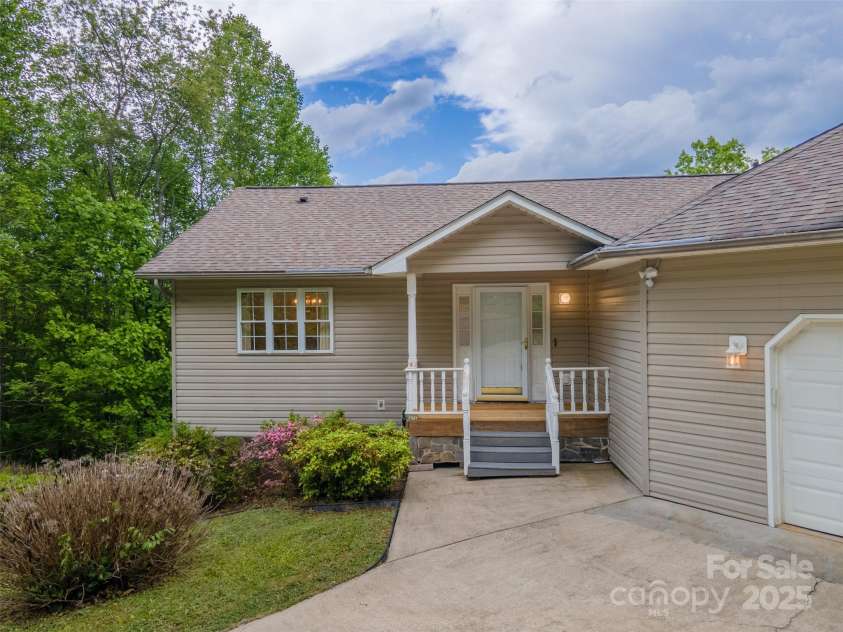 132 Mountain Circle, Franklin, NC 28734.  MLS# CAR4151960, YatesRealty ID 7543. 