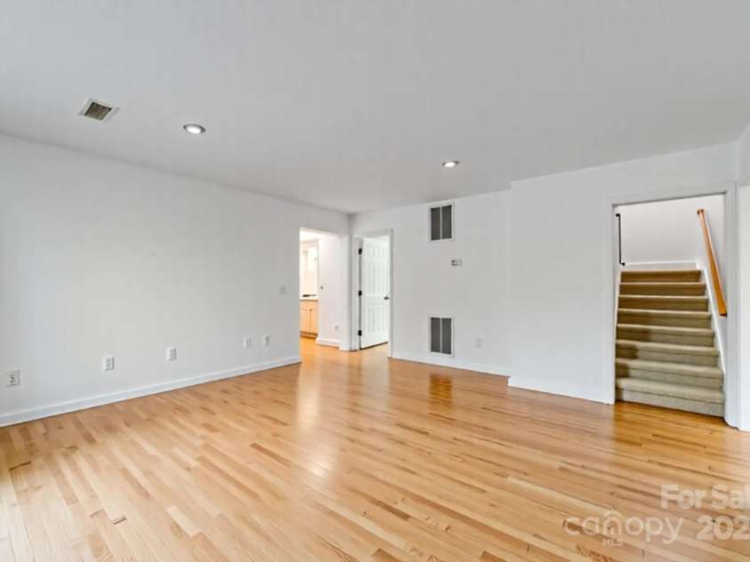 132 Mountain Circle, Franklin, NC 28734.  MLS# CAR4151960, YatesRealty ID 7543. 
