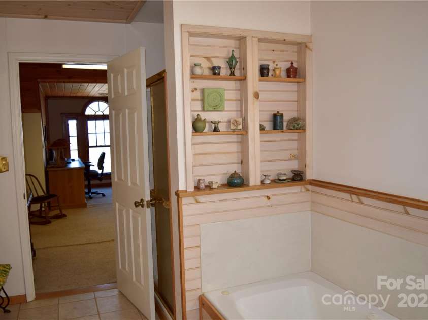 621 Firetower Road, Spruce Pine, NC 28777.  MLS# CAR4239673, YatesRealty ID 7544. Upstairs bath