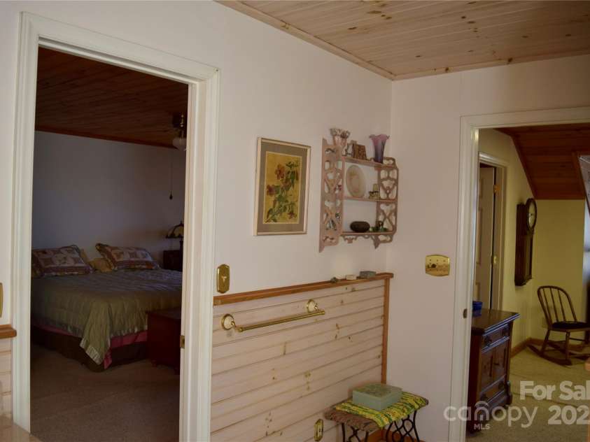 621 Firetower Road, Spruce Pine, NC 28777.  MLS# CAR4239673, YatesRealty ID 7544. Upstairs bath