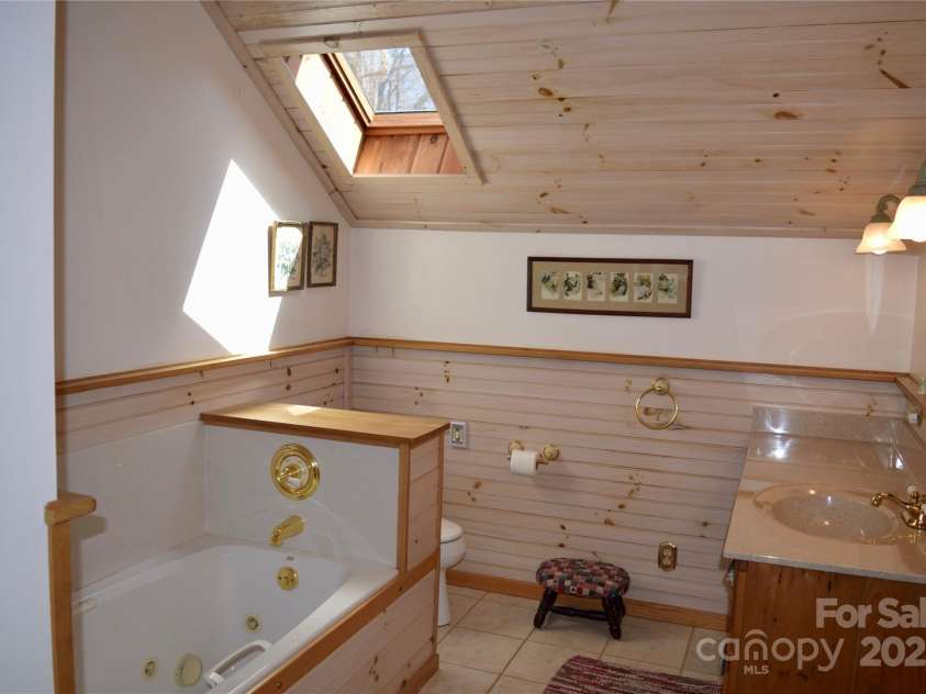 621 Firetower Road, Spruce Pine, NC 28777.  MLS# CAR4239673, YatesRealty ID 7544. Upstairs bath