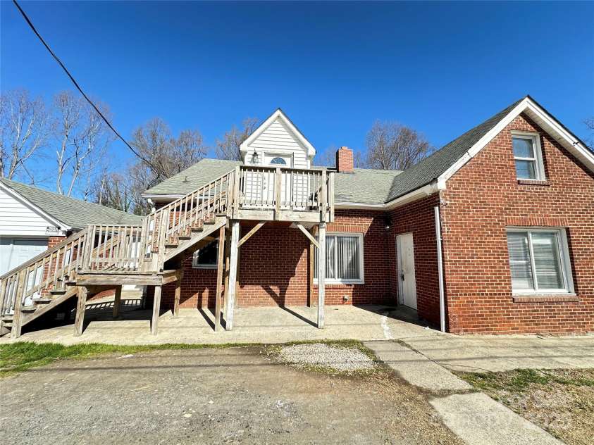 1008 Gaston Avenue, Gastonia, NC 28052.  MLS# CAR4232376, YatesRealty ID 7546. 