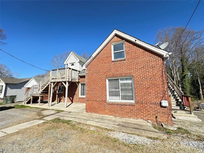 1008 Gaston Avenue, Gastonia, NC 28052.  MLS# CAR4232376, YatesRealty ID 7546. 