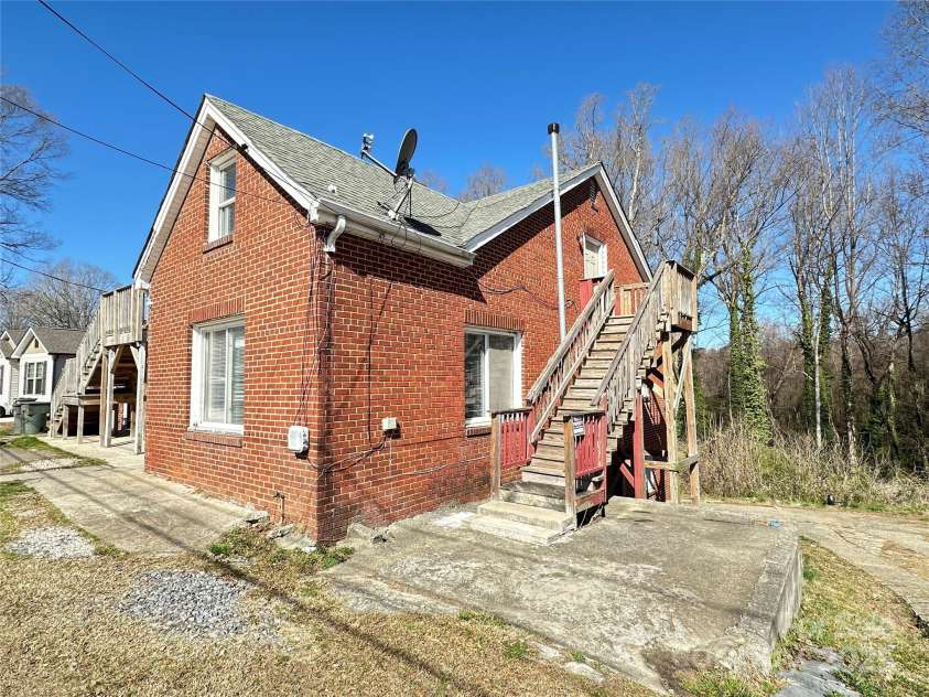 1008 Gaston Avenue, Gastonia, NC 28052.  MLS# CAR4232376, YatesRealty ID 7546. 